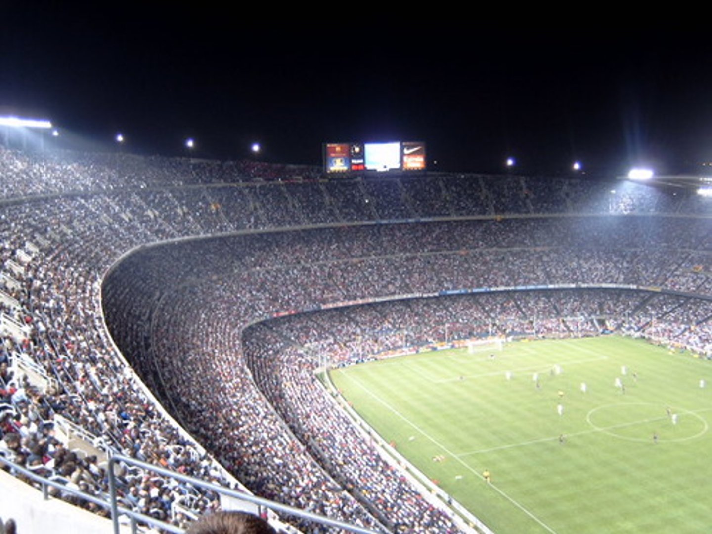 <p>I go to the stadium</p>