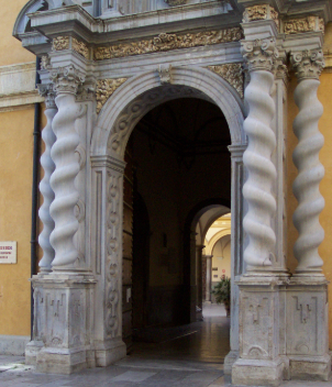 <p>Solomonic column</p>