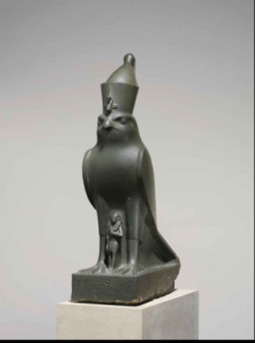 <p>- Demonstrates that the king is inferior to the gods</p><p>- King much smaller than Horus</p><p>- Shift from fourth dynasty Khafre statue that indicates that the gods are subservient to the kings</p>