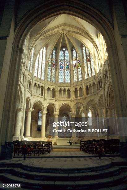 <p>projecting chapel arranged radially around the semicircular</p>