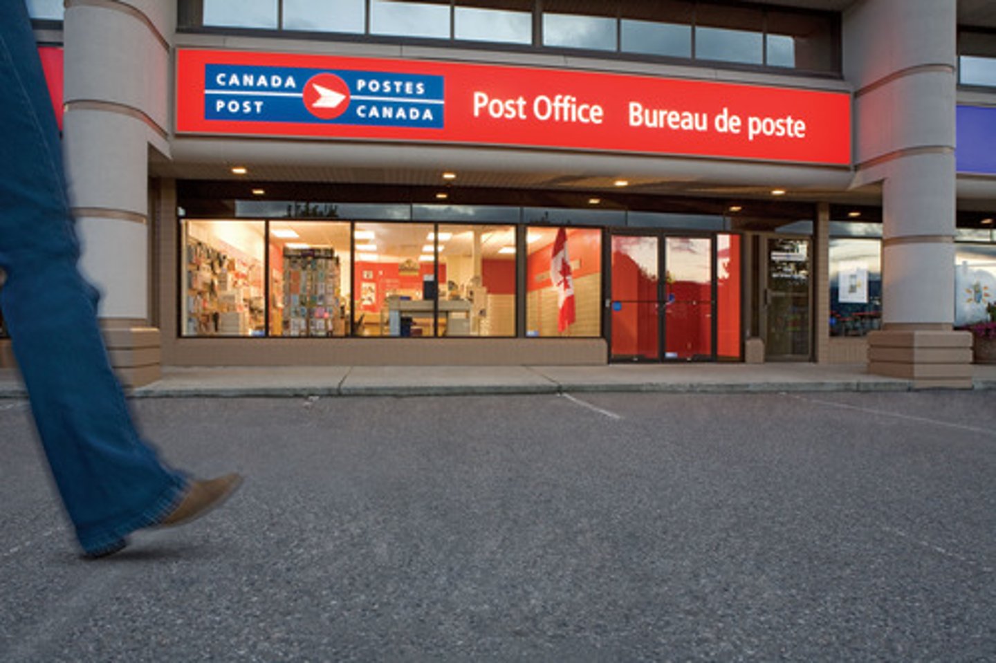 <p>un bureau de poste</p>