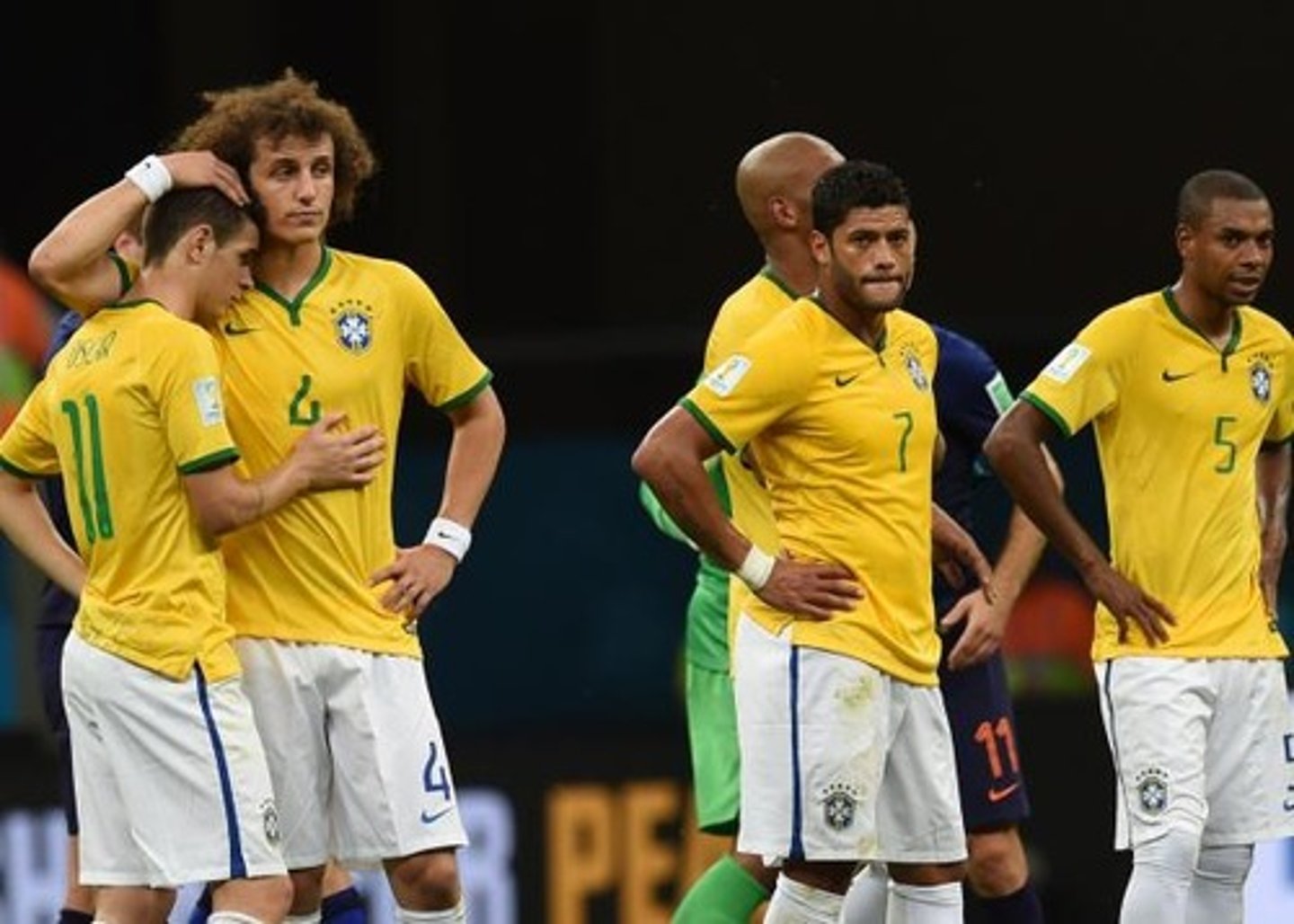 <p>to lose a competition and be eliminated from it (negative)</p><p>They were disappointed to ~ after losing in the final minutes of the game.</p><p>The defending champions ~ by a much weaker team.</p>