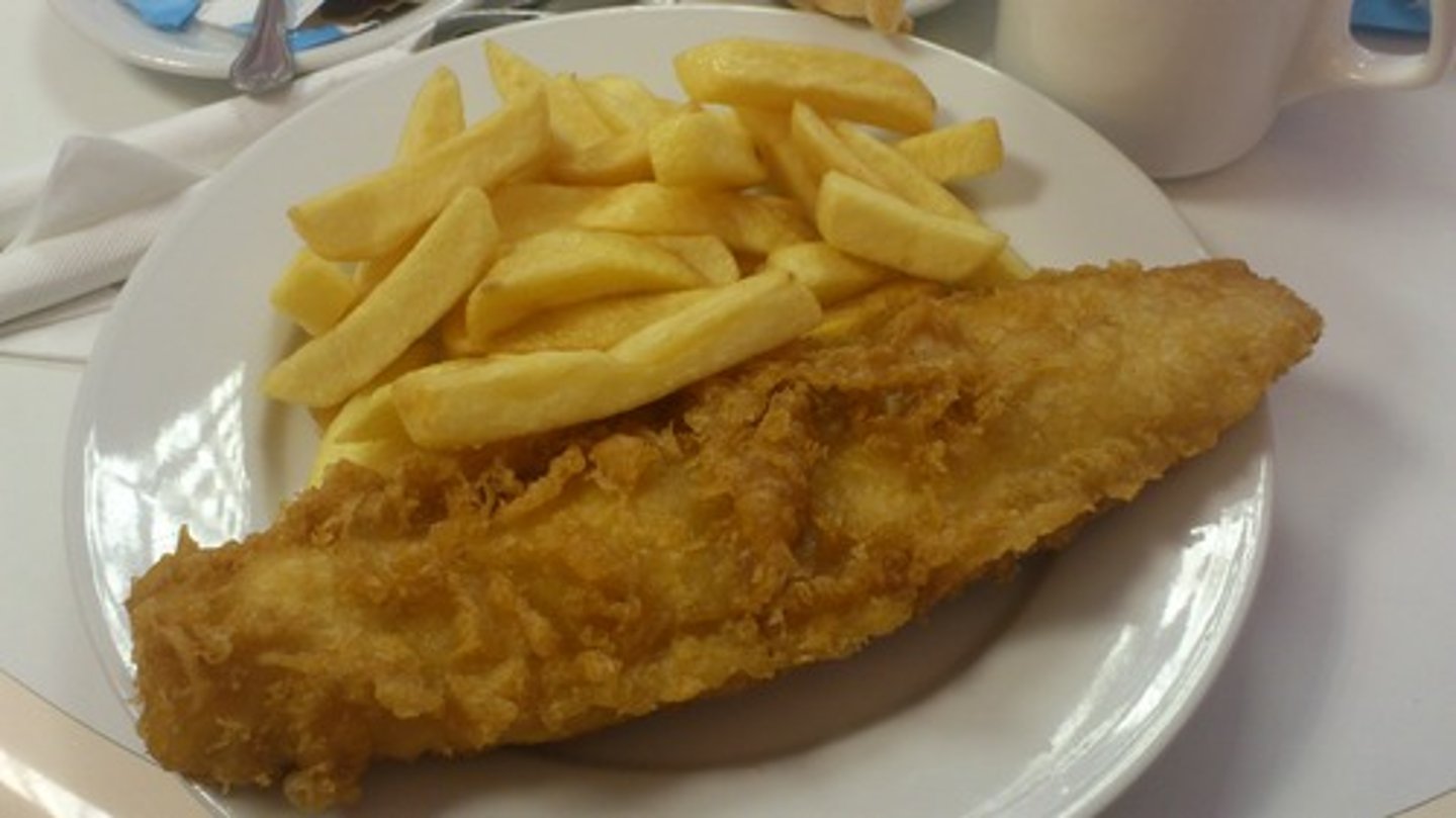 <p>n /ˌfɪʃ en ˈtʃɪps/ cá tẩm bột chiên dùng với khoai tây chiên</p>