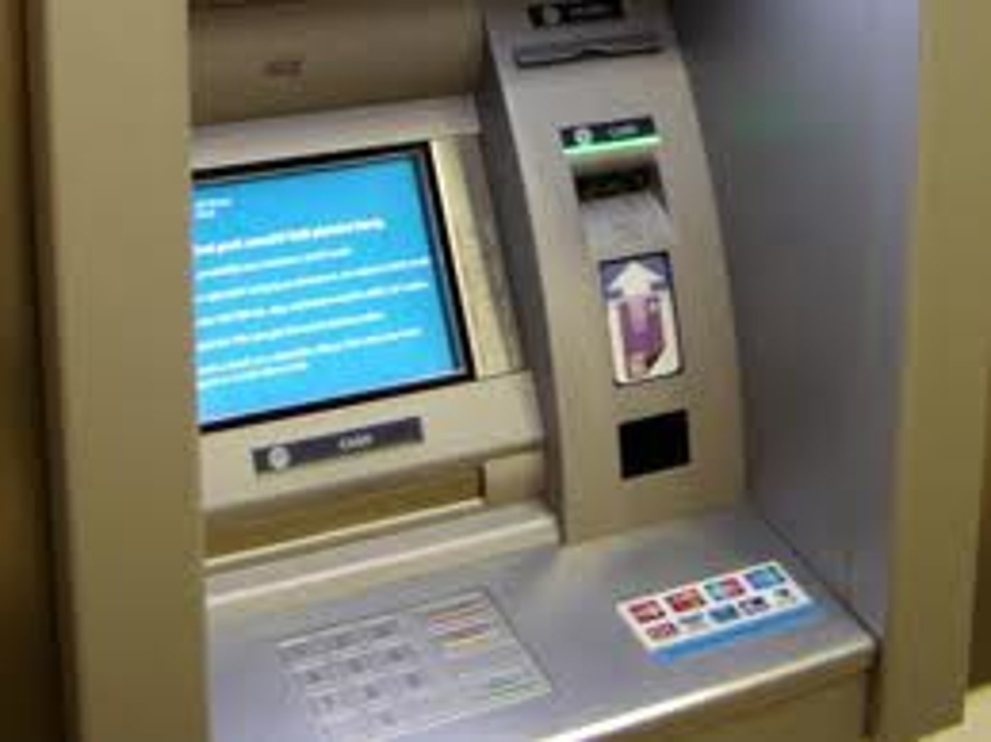 <p>un distributeur automatique (de billets)</p>