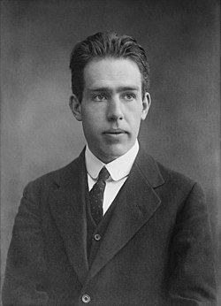 <p><span>Danish physicist who developed the quantum model of the atom showing that only certain electron orbitals exist</span></p>
