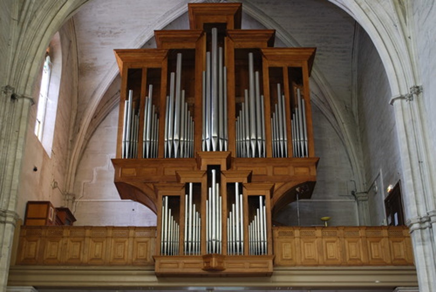 <p>Sentono una musica dolcissima, qualcuno sta _ _</p>