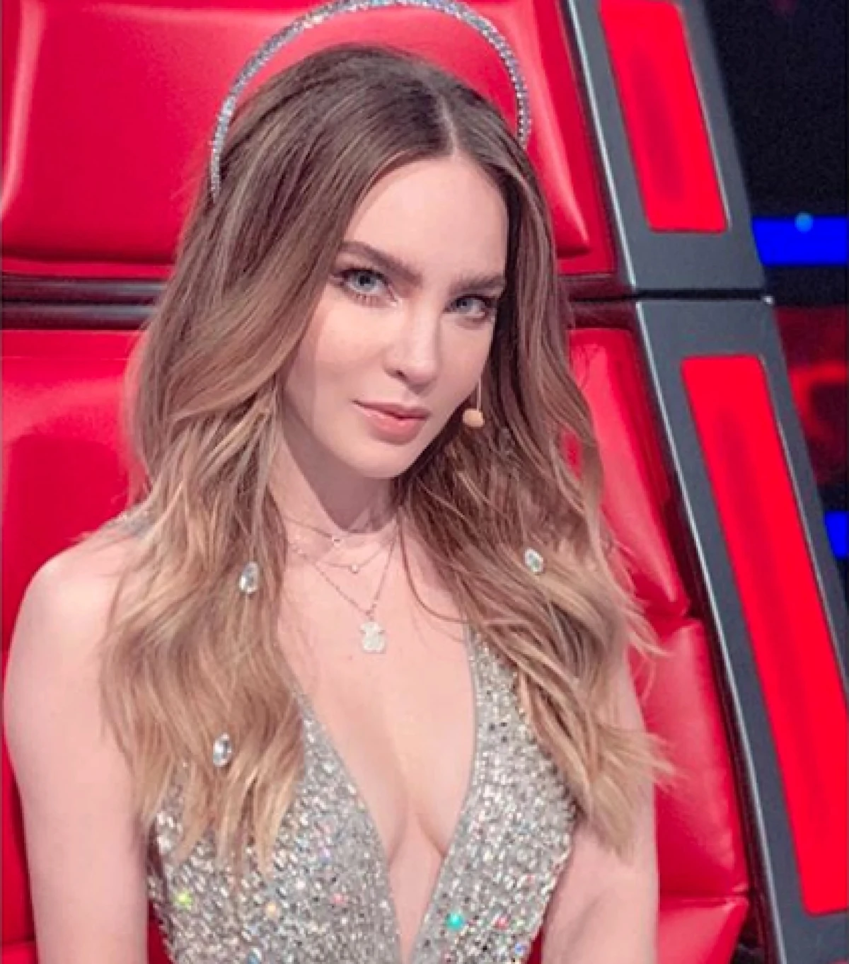 <p>Is Belinda a housewife?</p>