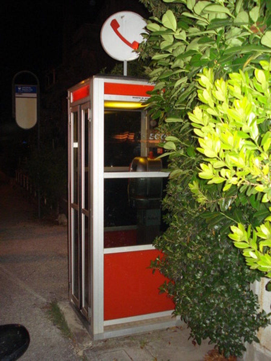 <p>phone booth</p>