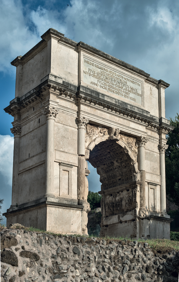 <p>Nonostante fosse già noto ai tempi di Augusto, divenne noto dopo l'inserimento in uno degli edifici pubblici più significativi, l'arco di Tito </p>
