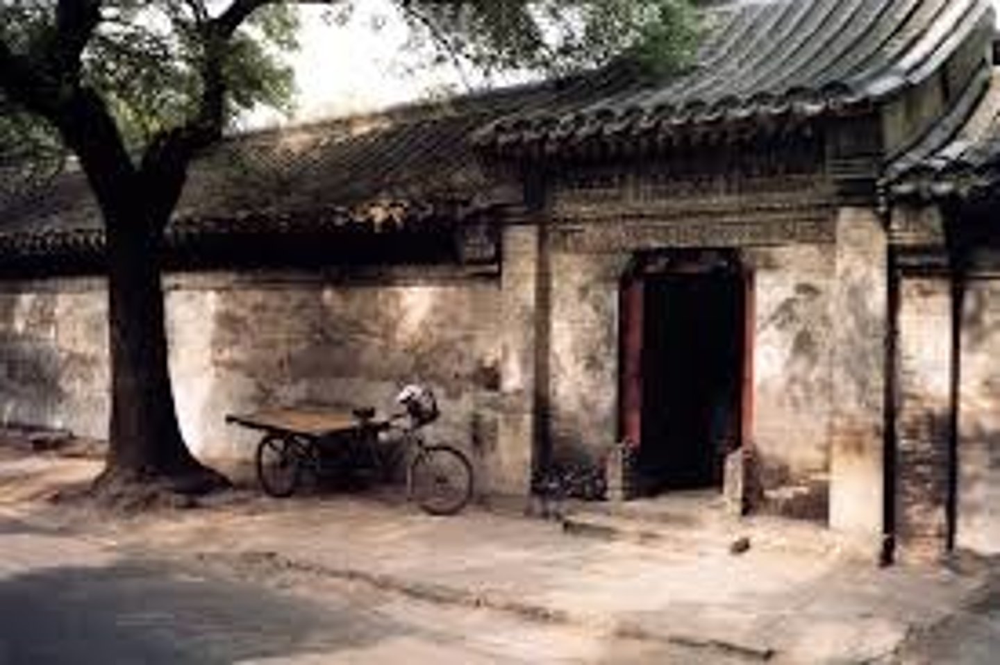 <p>bǎoliú - giữ nguyên, bảo tồn/bảo lưu</p>