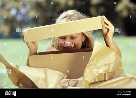 <p>auspacken, packt...aus, hat ausgepackt</p>