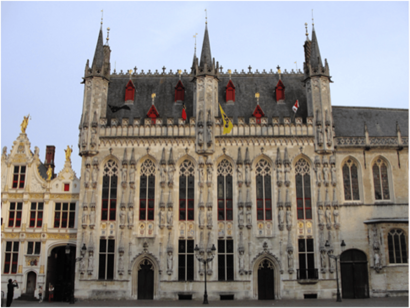 <p>built in late Gothic (1376-1421) &amp; is a proof of the town's wealth in the 14th cent.<br><br>the facade has 6 gothic windows &amp; 48 niches for statues.</p>