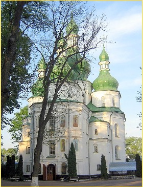 Троїцький собор Густинського монастиря (1674–1676 рр.). 9-дільний, 5-банний храм. Збудований за кошти І. Самойловича