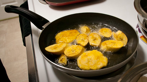 <p>Cuando se cocina comida en aceite</p>