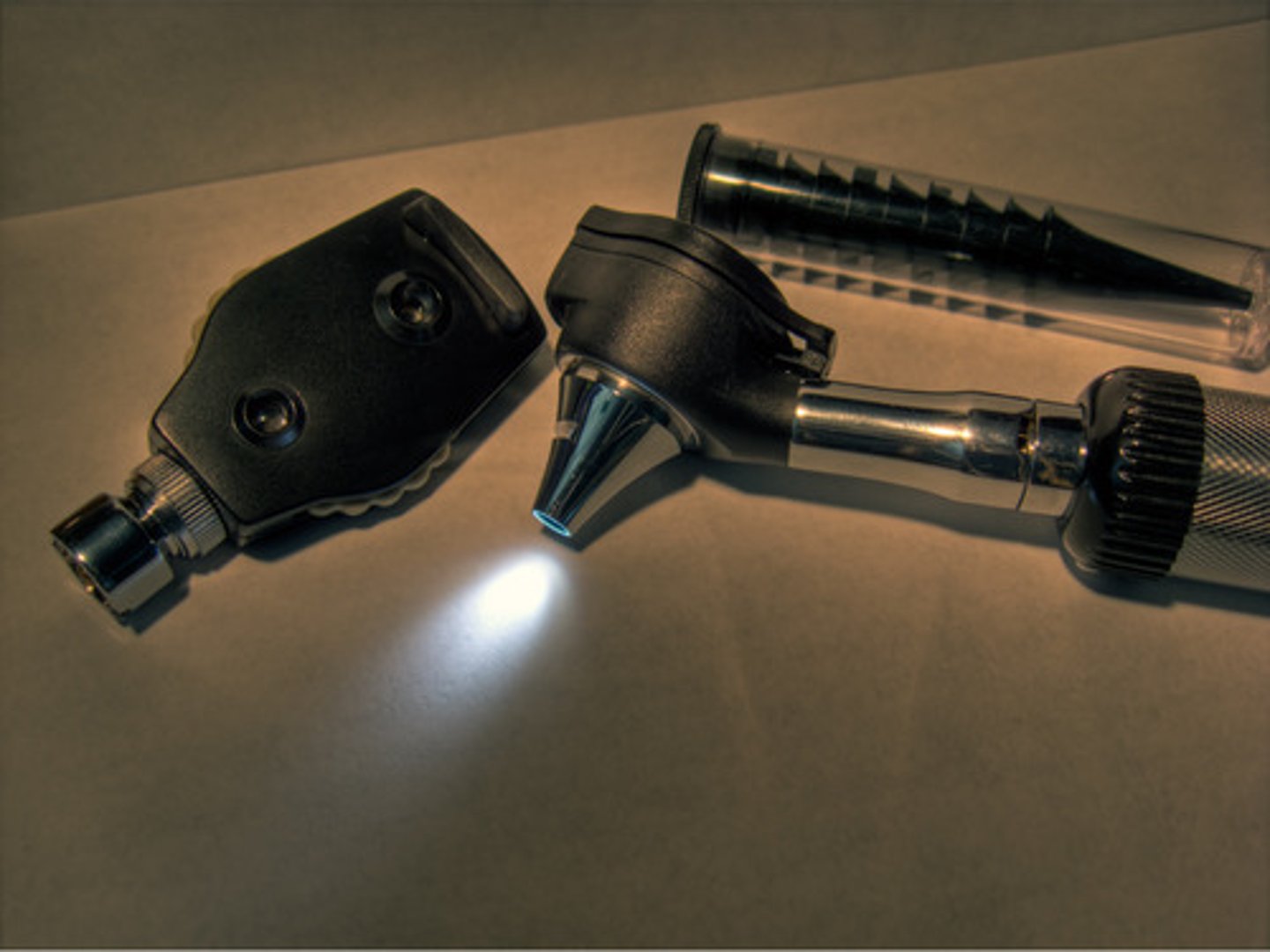 <p>instrument used to examine the interior of the eye</p>