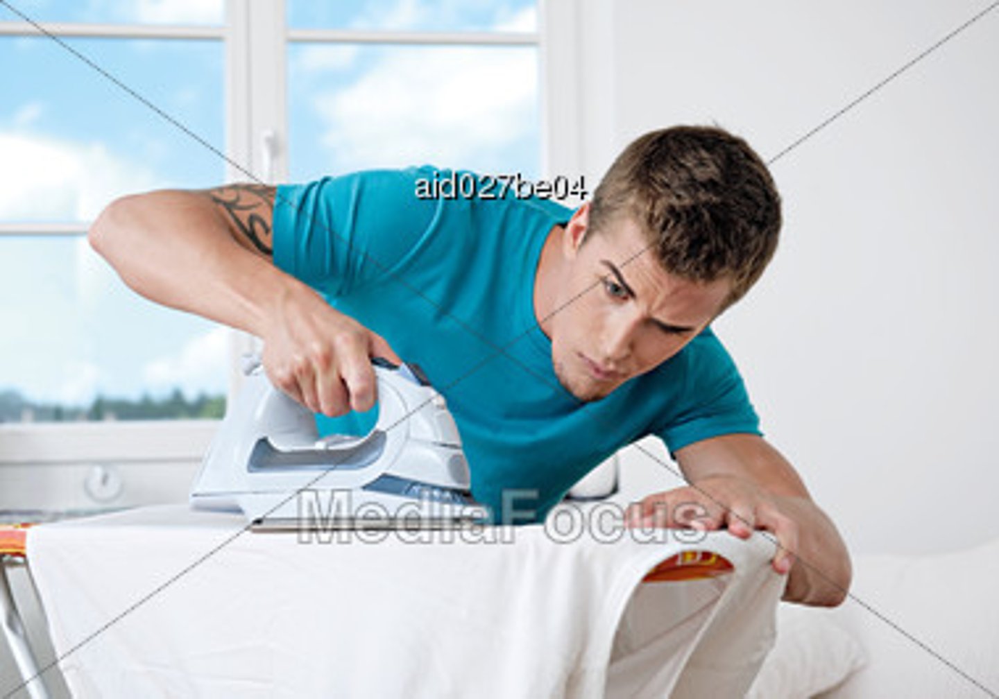 <p>to iron the clothes</p>