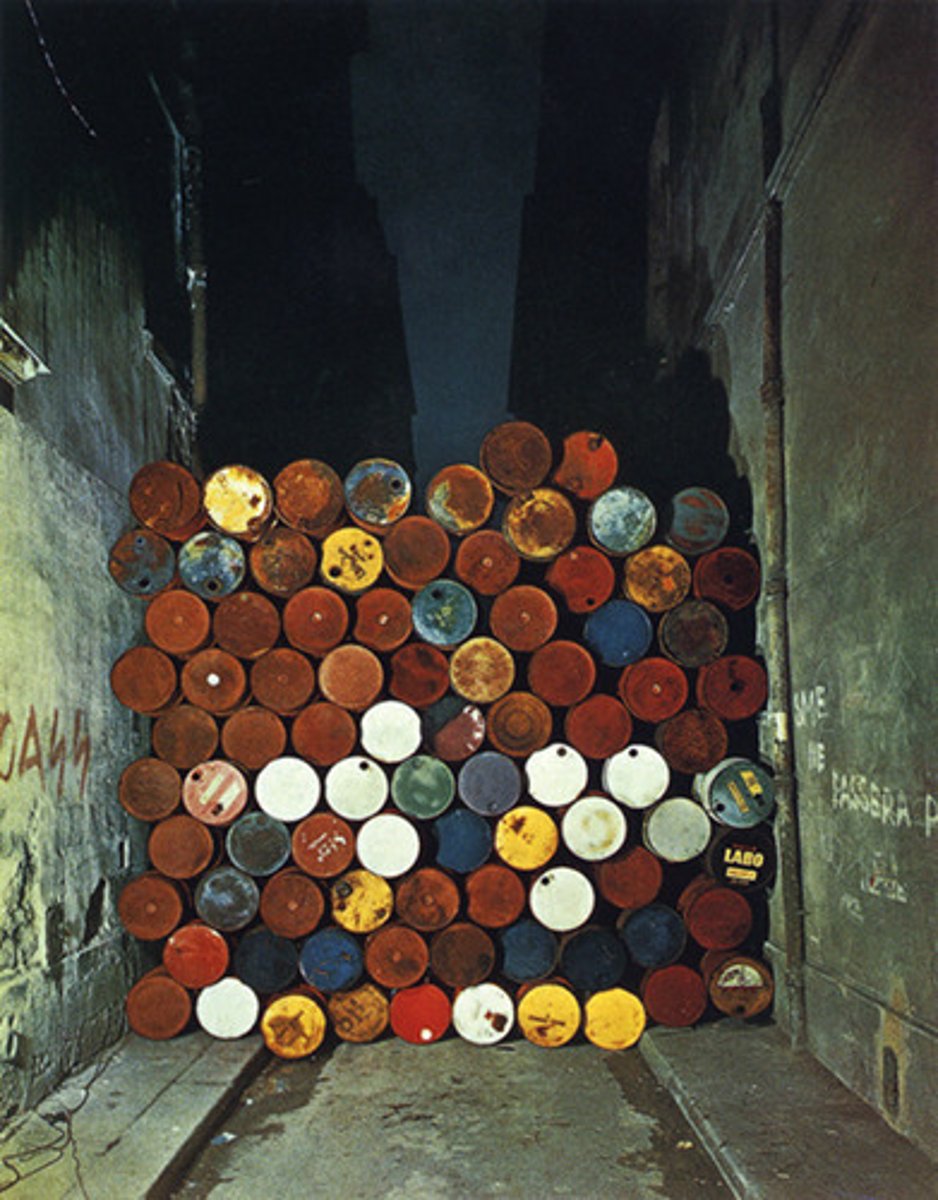 <p>mur berliński ale w centrum Paryża</p>