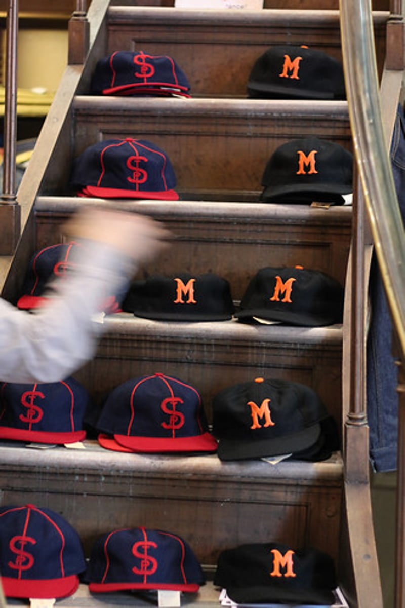<p>baseball cap</p>