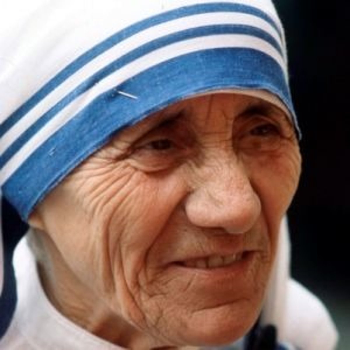 <p>To be kind and generous. (She has a heart of gold and always helps people in need. Мати золоте серце)</p>