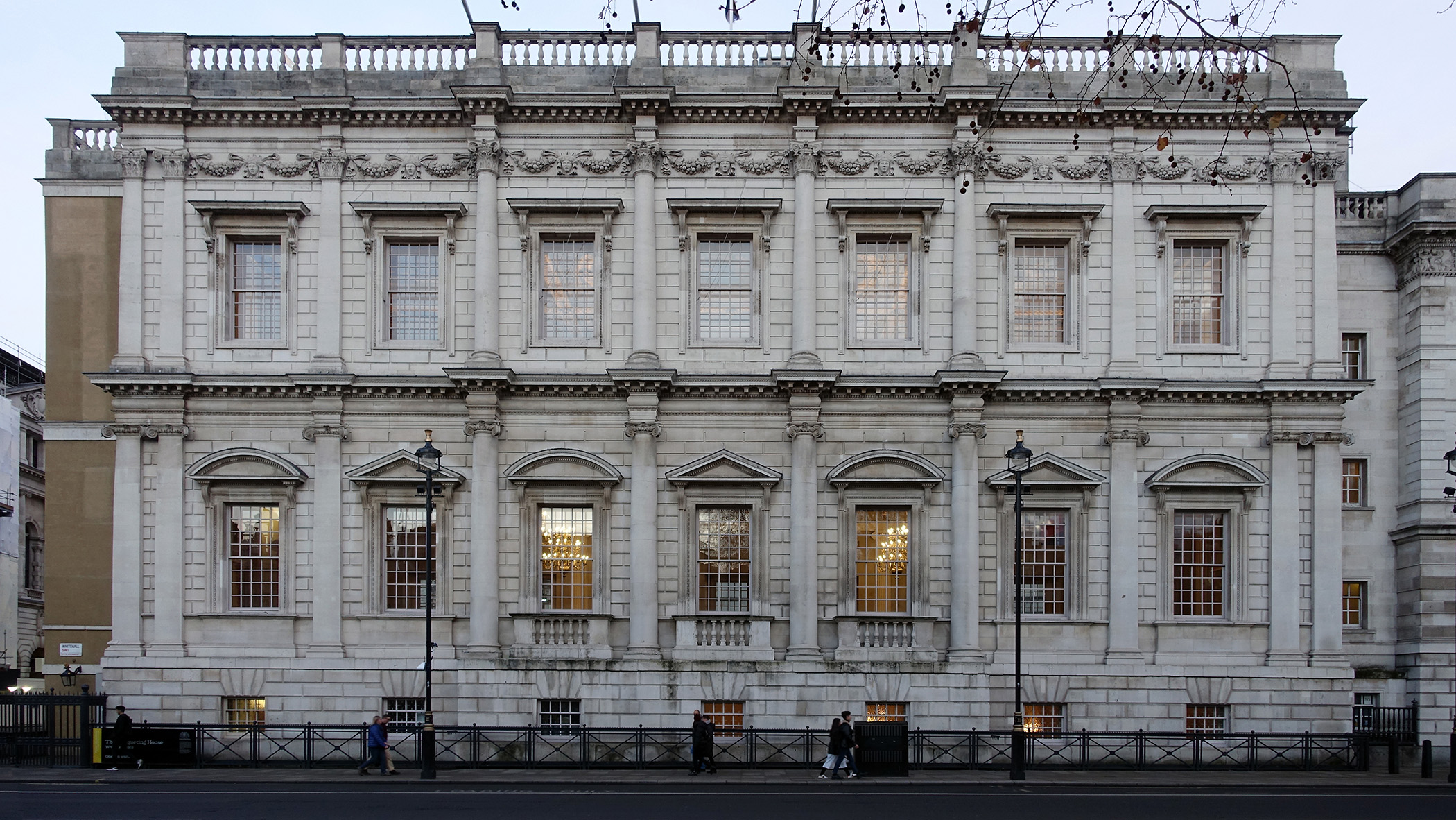 <p>Palace and banquet hall of whitehall - a lot of symmetry </p>