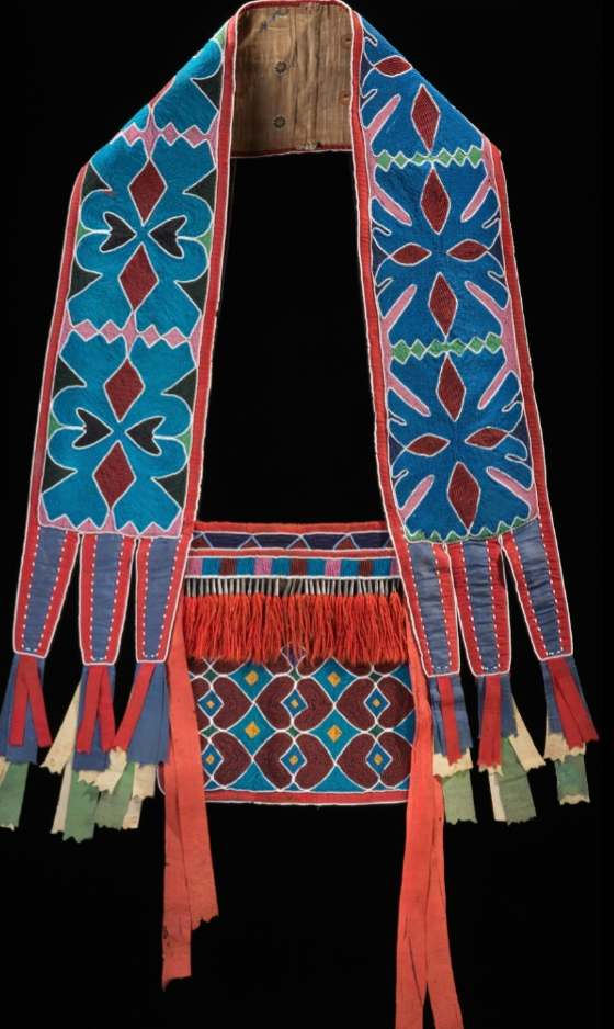 <p><strong>Bandolier bag: </strong>Form</p>