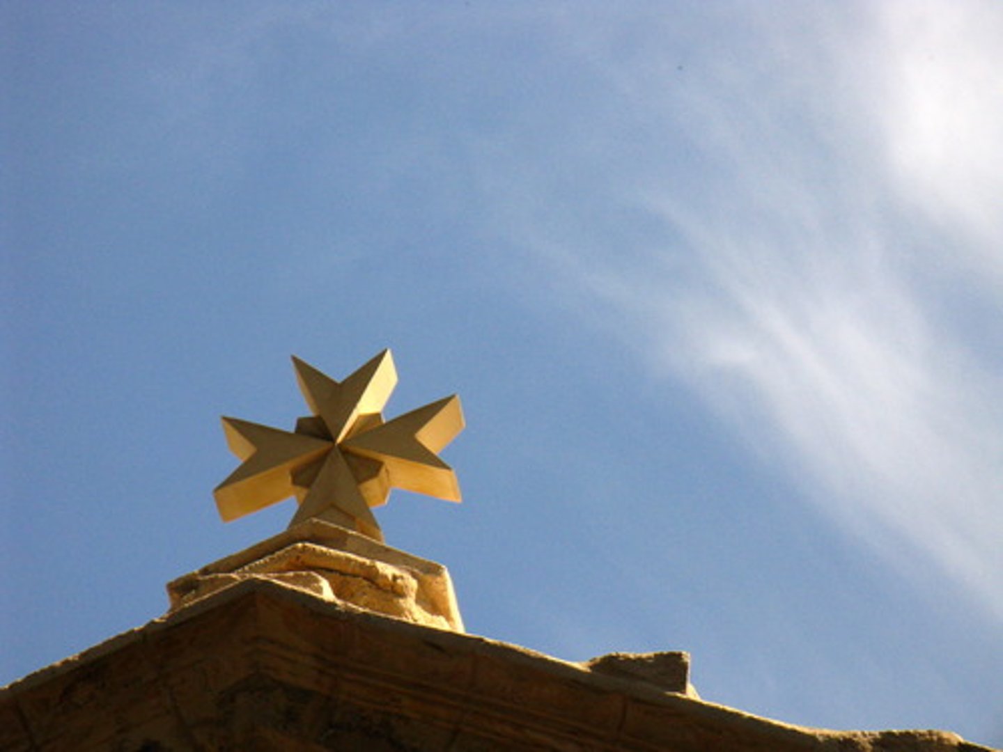 <p>a cross formee having the outer face of each arm indented in a V</p>