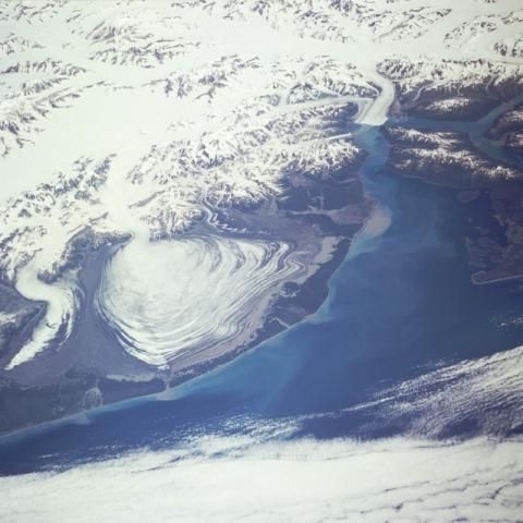 <p>a steep mountain/valley glacier that spills and spreads into flat plains</p>