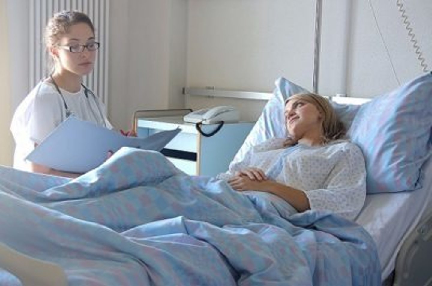 <p>kasalxonada yotmoq</p>