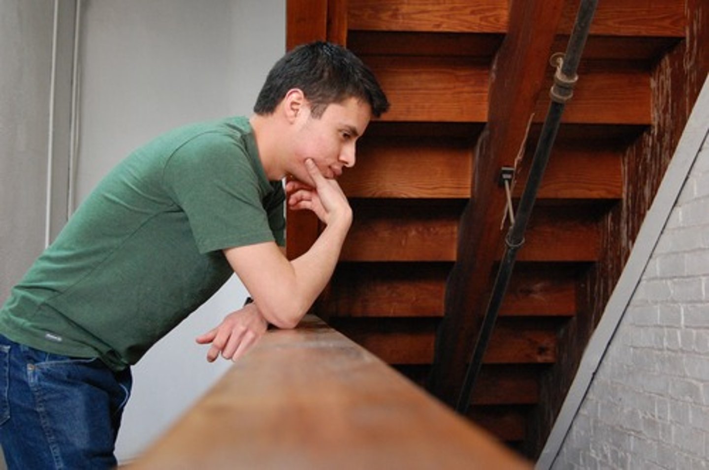 <p>/kənˈsɜrnd/ Có liên quan; đáng lo ngại</p>