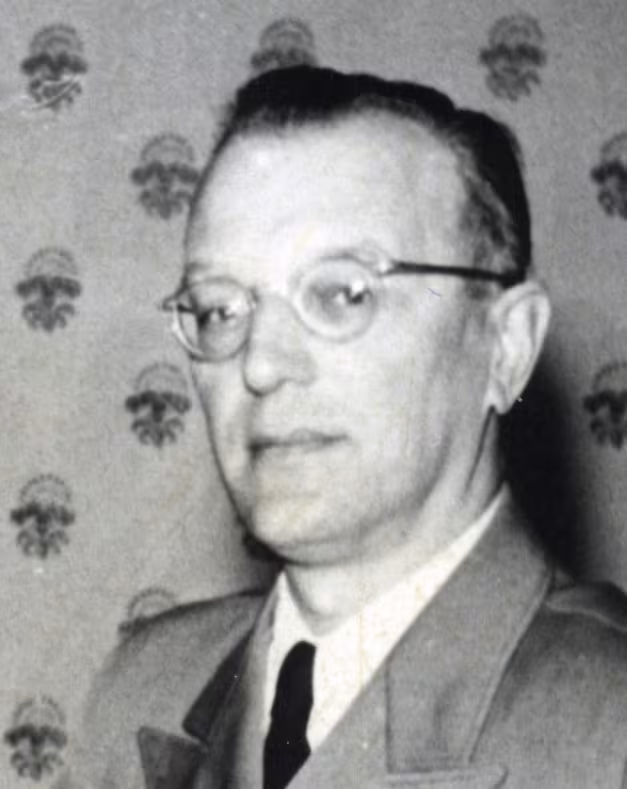<p><span>Was van 29 mei 1940 tot de bevrijding Duits rijkscommissaris van Nederland. In die functie regeerde hij namens Hitler over Nederland. Tijdens het Proces van Neurenberg (1946) werd hij ter dood veroordeeld.</span></p>
