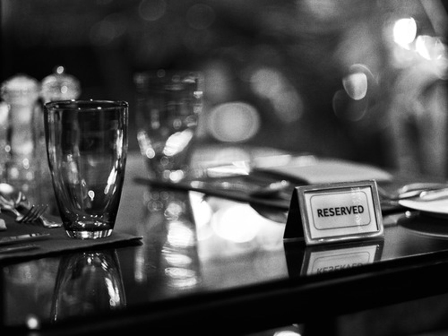 <p>make a reservation (irregular)</p>