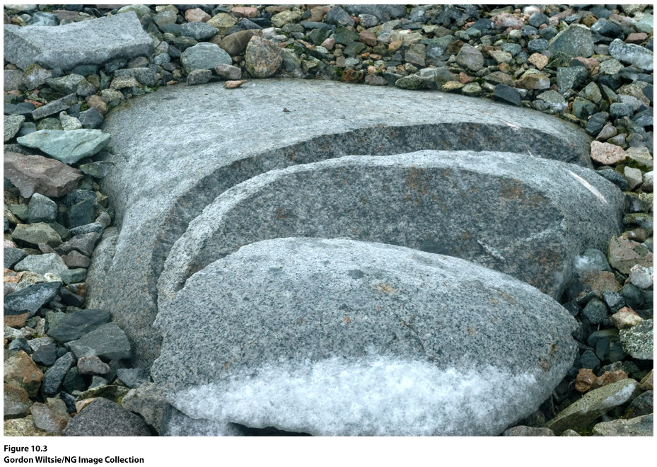 uiteenvalllen van gesteente in kleinere delen. de samenstelling veranderd NIET. (verbrokkeling) 