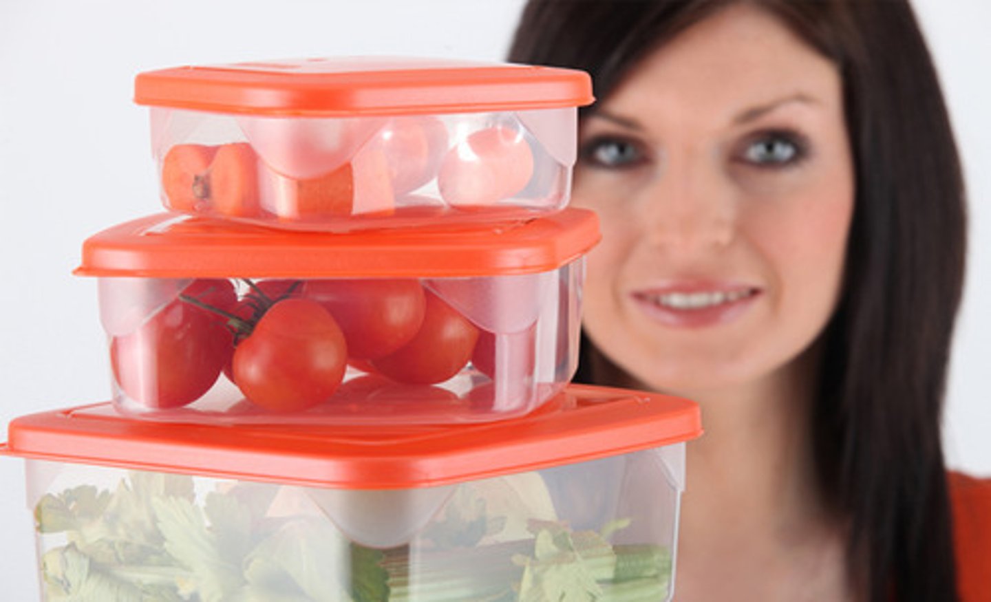 <p>chứa đựng</p>