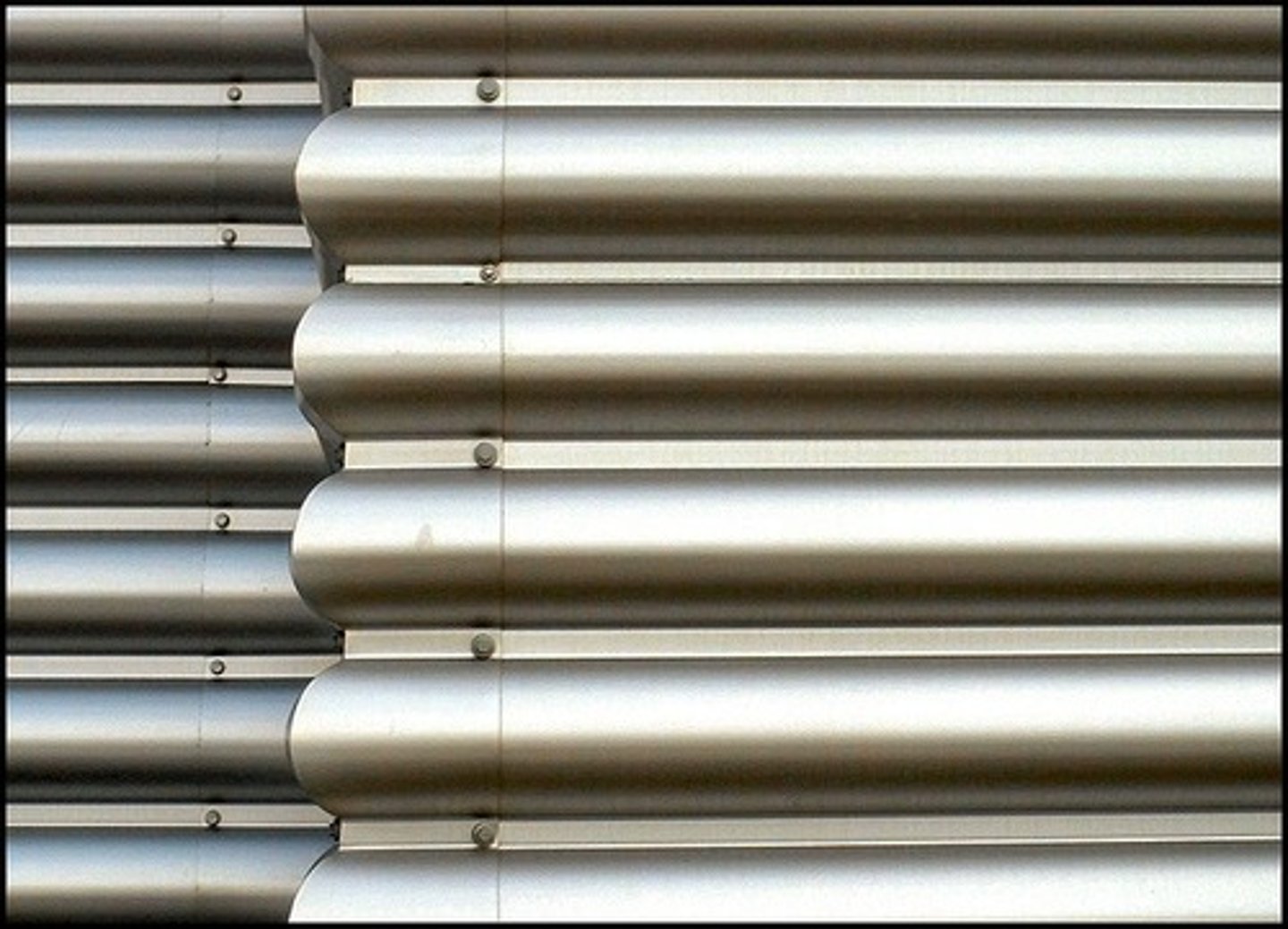 <p>steel</p><p>Des aciers très résistants</p>
