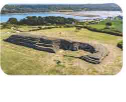 <p>Cairn de Barnenez</p>