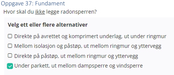 <p>Under parkett, ut mellom dampsperre og vindsperre</p>