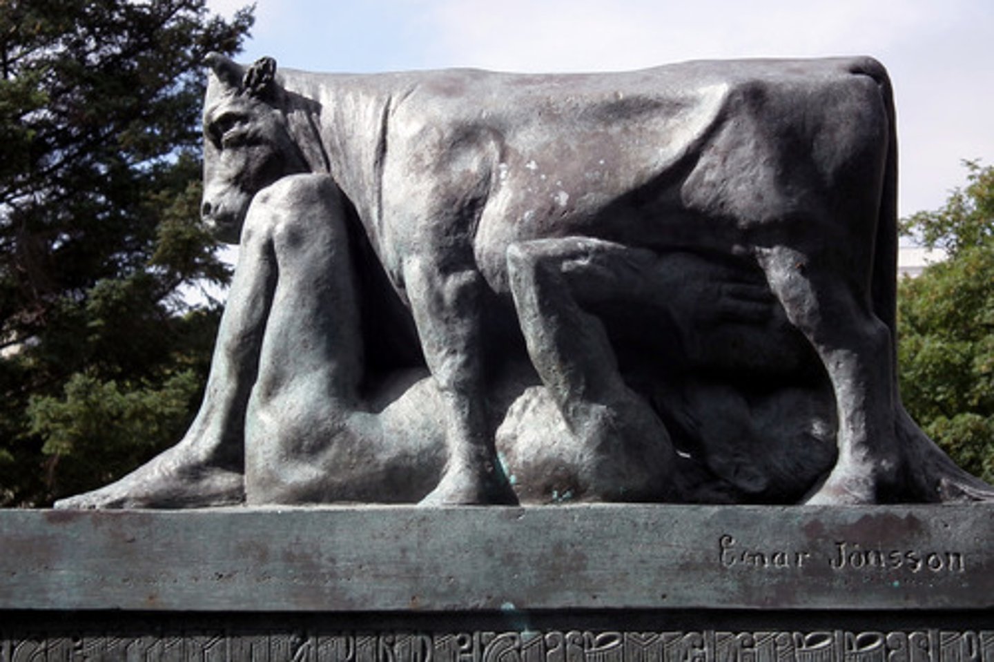 <p>Norse cosmic cow that emerged from a melting ice block - provided sustenance to Ymir in his beginnings in the universe</p>