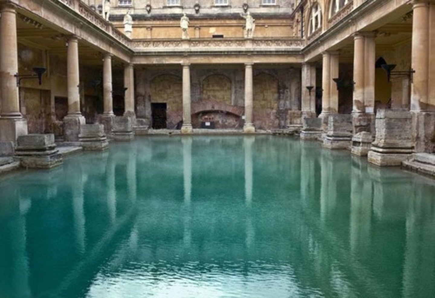 <p>public baths, which contained a caldarium (hot room), tepidarium (warm room), frigidarium (cold room)</p>