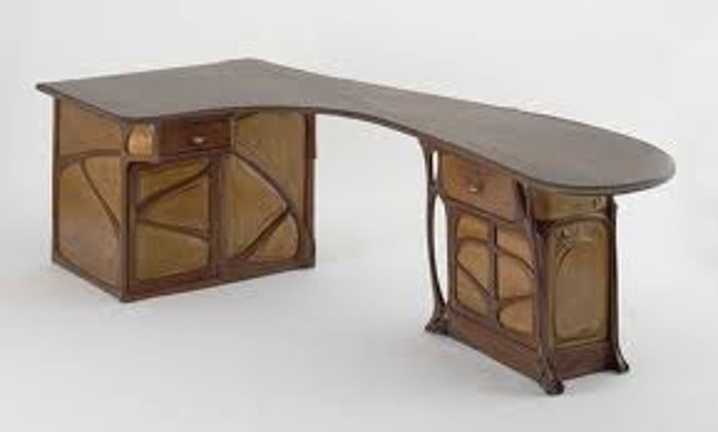 <p>Light coloured and smooth-grained. Straight grained.</p>