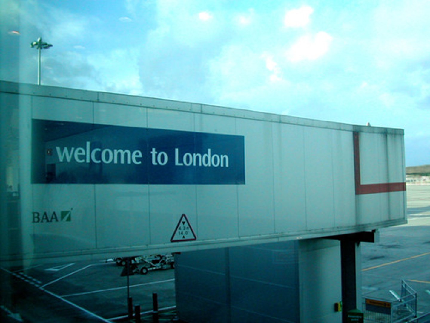 <p>to welcome</p>