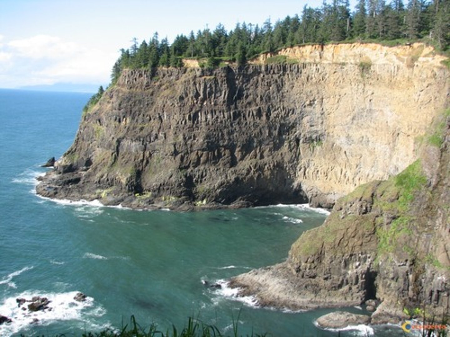<p>une falaise</p>