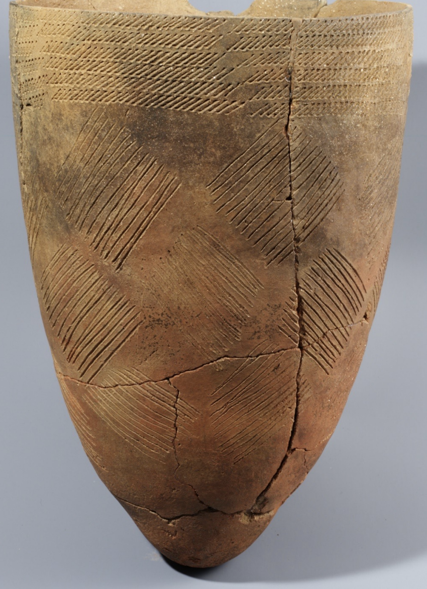 <p>Time: Neolithic Period (8000 BCE to 1000 BCE)</p><p>Found in Amsa-dong, Seoul (암사동, 서울) </p><p>Unique to Korea, patterns are debated to have meaning related to agriculture.  (Mountains, Waves)</p>
