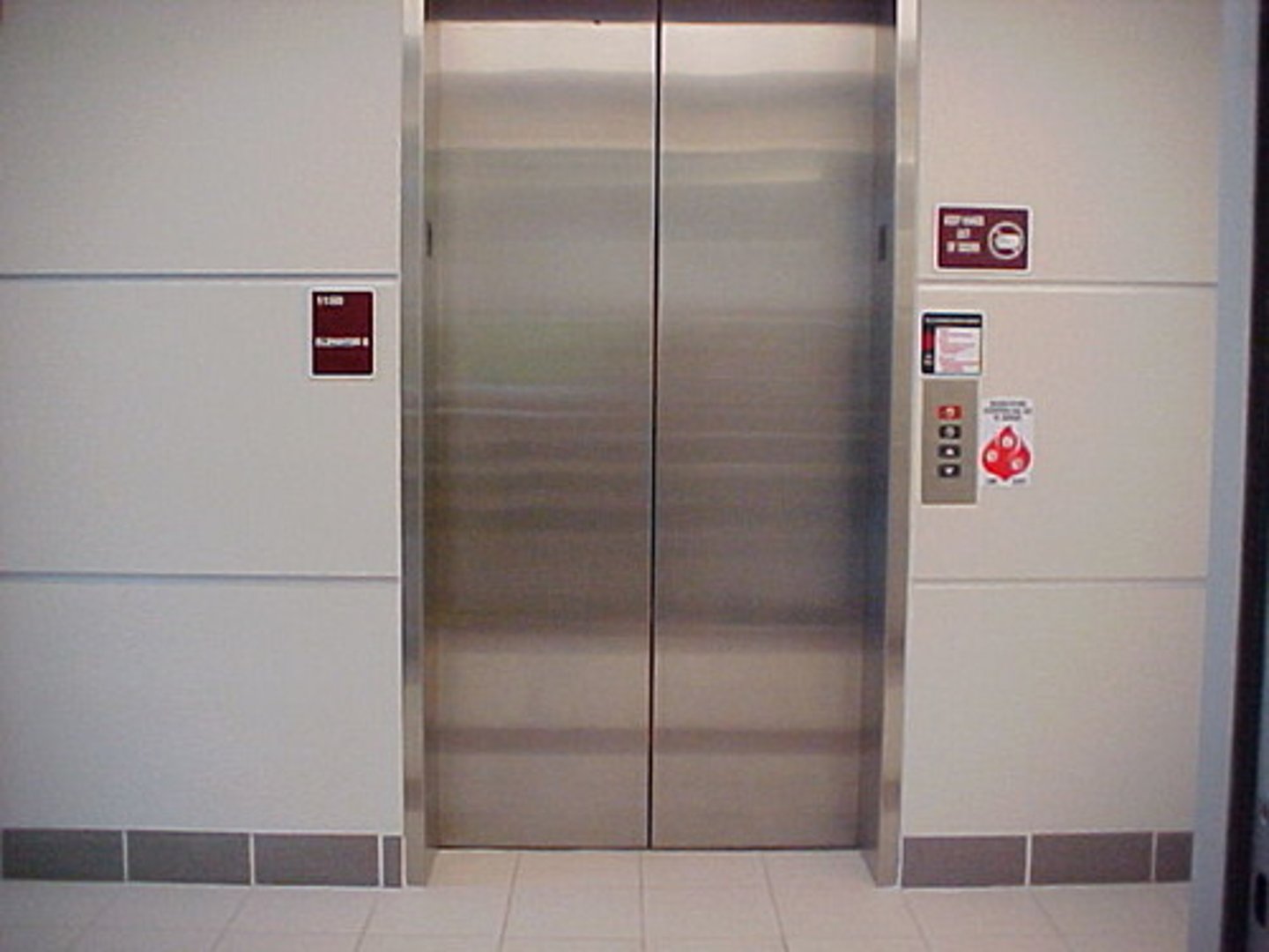 <p>（diàntī）elevator</p>