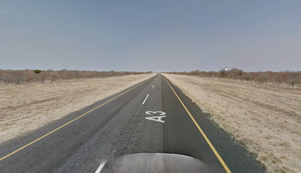 <p>Vibes</p><ul><li><p>Dry, flat</p></li><li><p>African vegetation a bit away from the road</p></li><li><p>Driving left</p></li><li><p>White back of car</p></li><li><p>Yellow outer lines</p></li></ul><p></p>