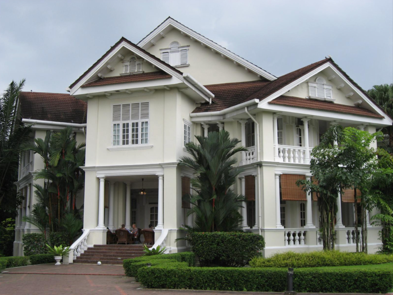 <ul><li><p><span>Architect: Arthur Charles Norman.</span></p></li></ul><ul><li><p><span>Details: Colonial mansion with verandahs and high ceilings for tropical ventilation.</span></p></li><li><p><span>Significance: Residence of the British High Commissioner.</span></p></li></ul><p></p>