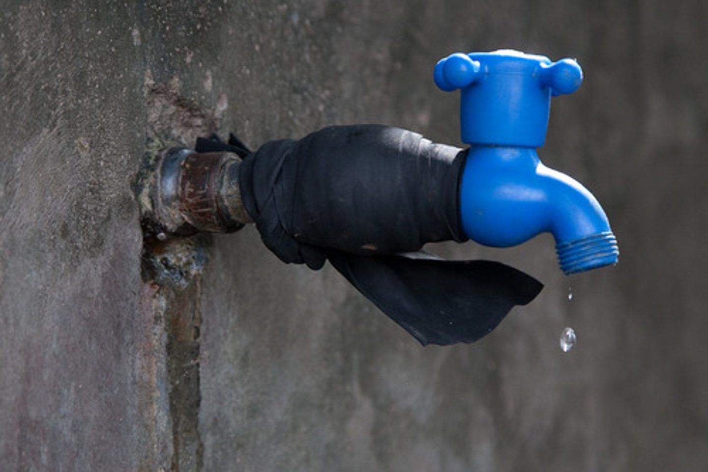 <p>(np): sự thiếu nước</p>