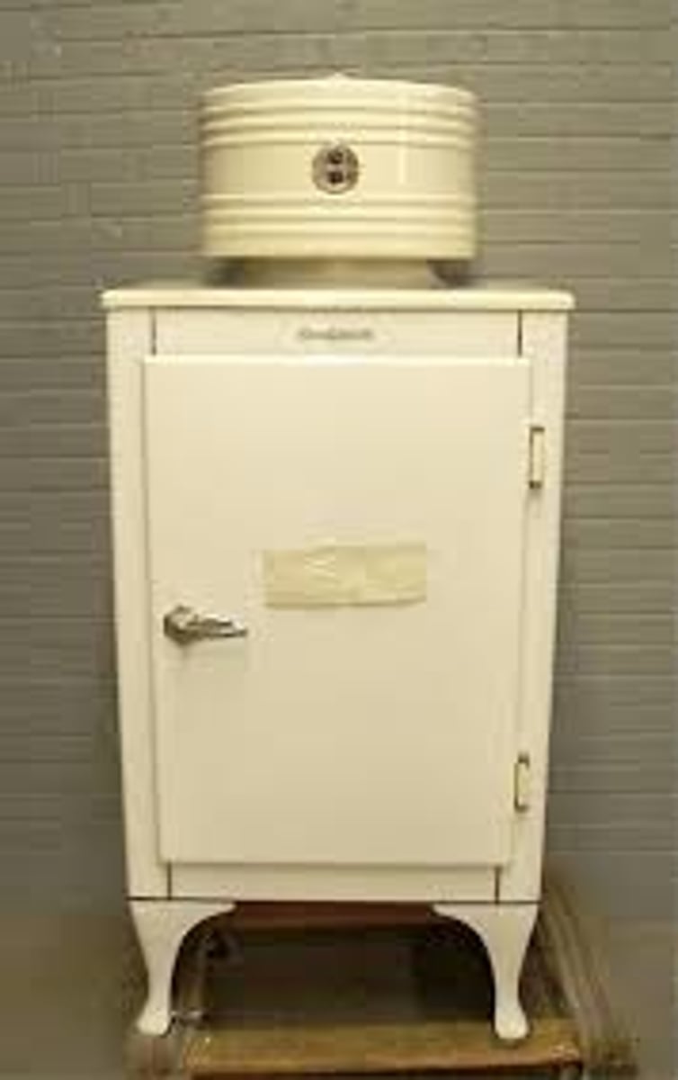 <p>1927<br>used to have ice melt and a water issue but now with electrical theres no need for a bucket under the legs anymore<br>inspired by warship</p>