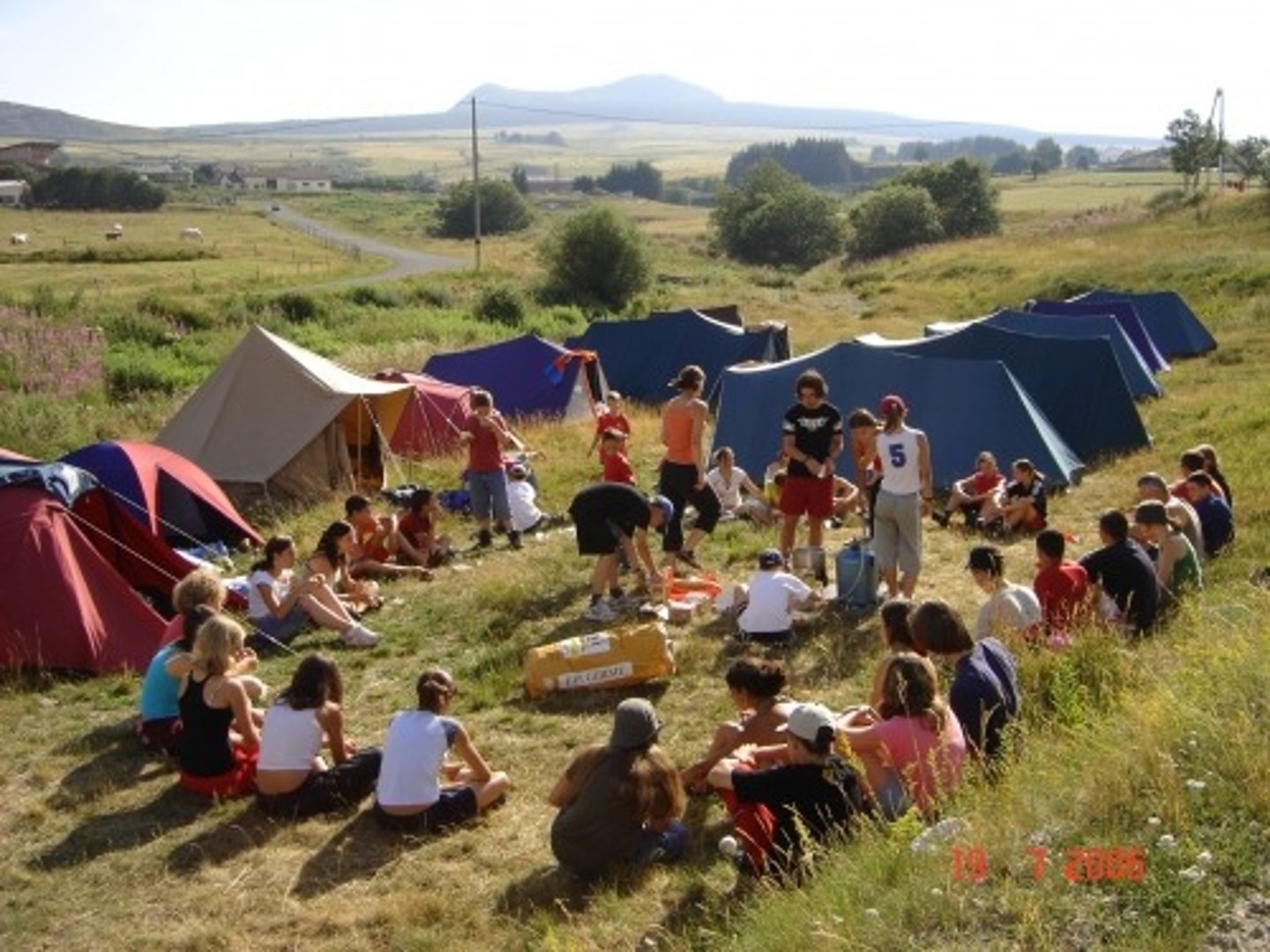<p>ein Ferienlager</p>