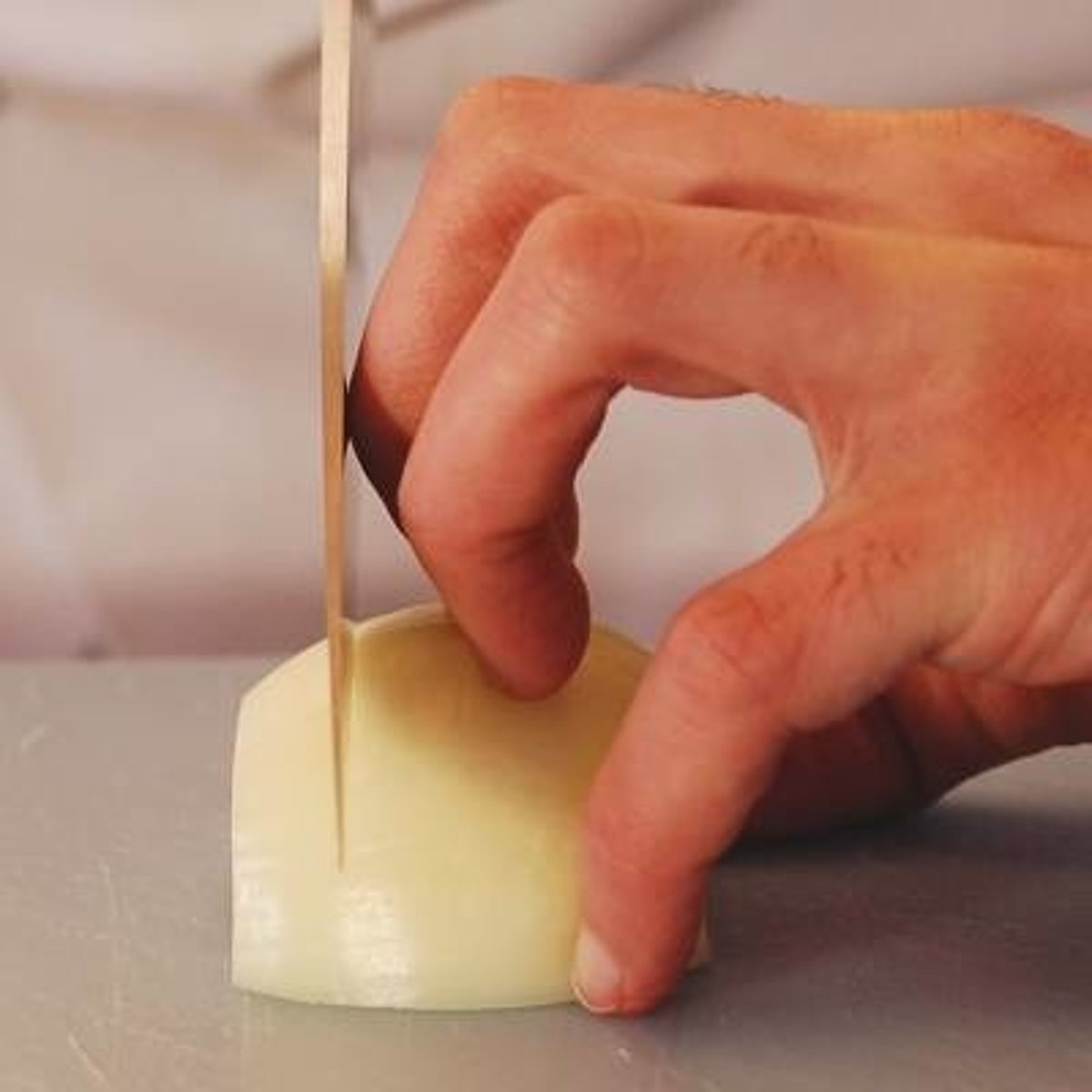 <p>bridge hold and claw grip</p>