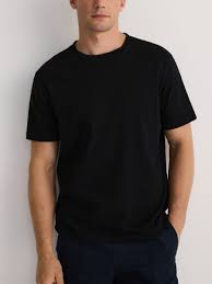 <p>plain-colored (trơn, một màu)</p>